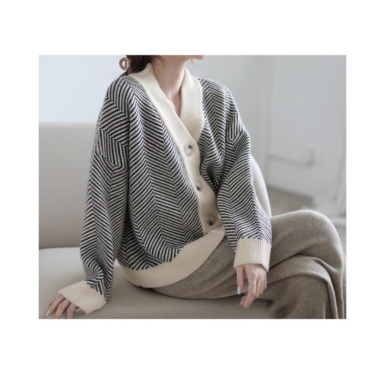 Áo cardigan kẻ sọc chéo len đan dày dặn sang chảnh | BigBuy360 - bigbuy360.vn