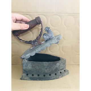 BÀN ỦI CON GÀ CÁN GỖ