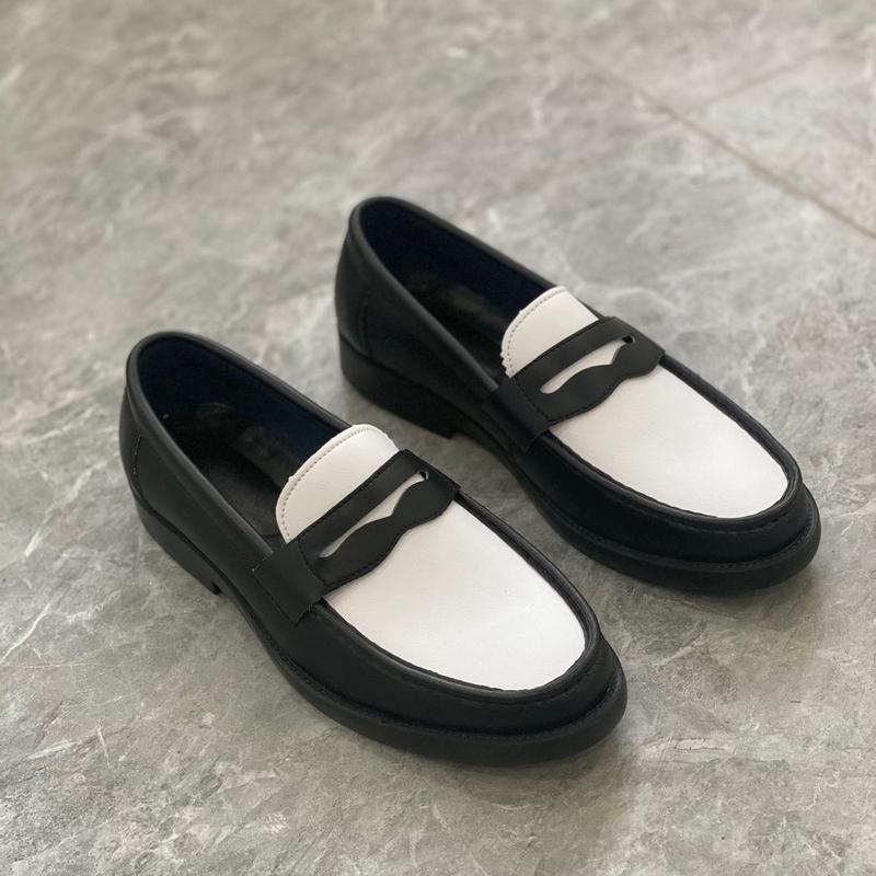 Giày lười nam Penny Loafer phối màu trắng đen thời trang, đế khấu, chất da trơn, kiểu dáng trẻ trung dễ phối đồ