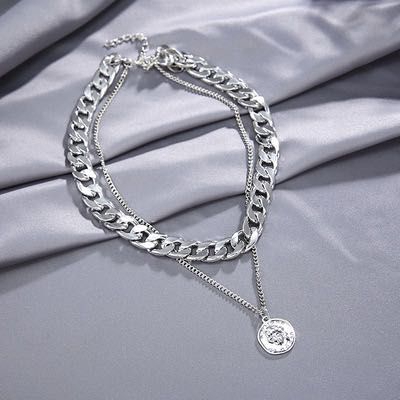 Dây Chuyền Mặt Chân Dung Phong Cách Retro