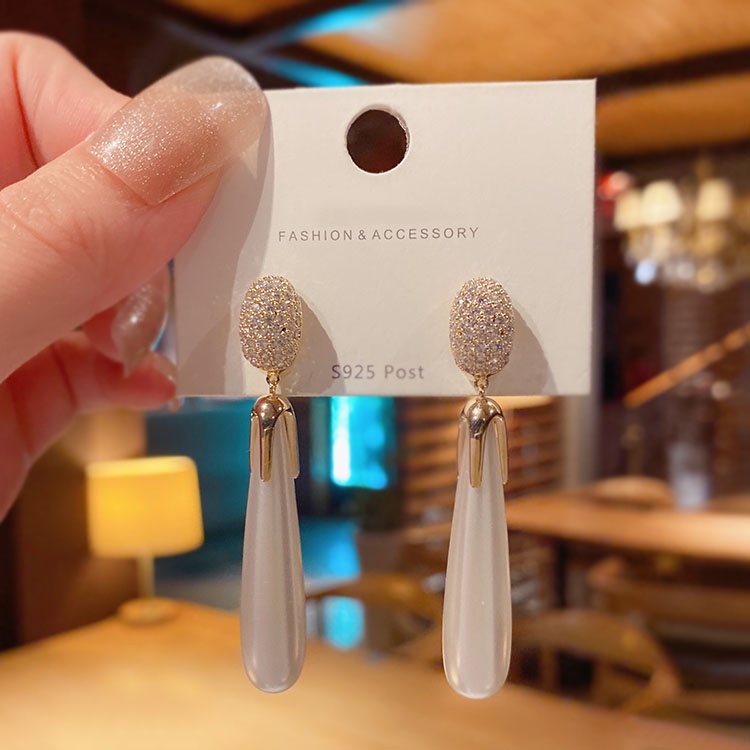 Khuyên Tai Dáng Dài Đính Ngọc Trai Phong Cách Pháp Cổ Điển Thời Trang Mới 2022 Dành Cho Bạn Nữ