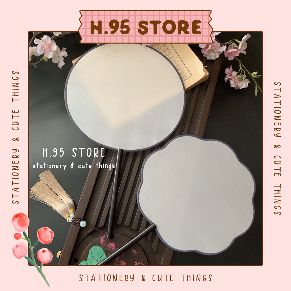 Quạt cổ trang khung hoa nền lụa trắng mờ xuyên thấu, phôi quạt thêu trơn