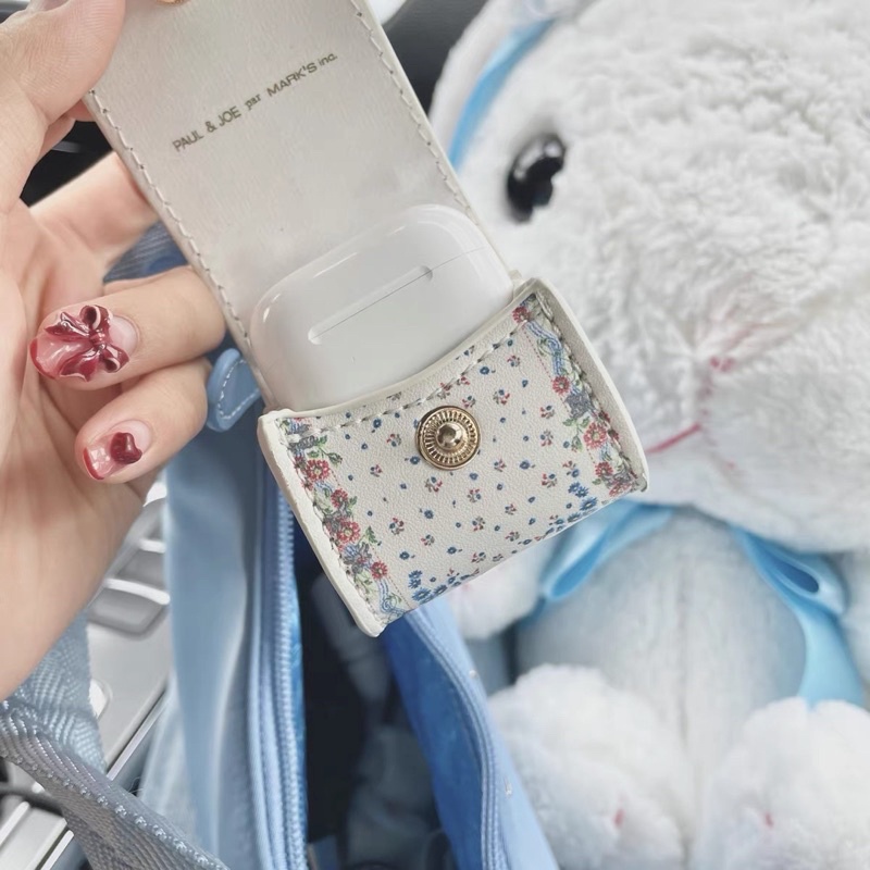 CASE ĐỰNG AIRPODS 1/2 AIRPODS PRO PAUL&JOE CÓ IRING MÓC VÀO TÚI XÁCH