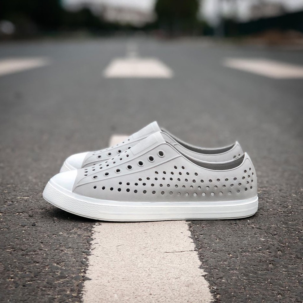 Giày nhựa nam đi mưa đi biển dạo phố - chất liệu nhựa Eva Phylon siêu nhẹ, mềm êm chân, không thấm nước - màu ghi trắng | BigBuy360 - bigbuy360.vn