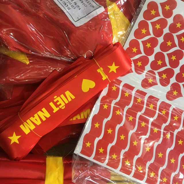 Combo cờ Việt Nam + băng rôn cổ vũ bóng đá