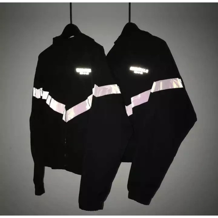 Jacket FEAR OF GOD ESSENTIAL (Reflective) - áo khoác dù Essentials FOG Phản Quang Phát Sáng Cực Đẹp