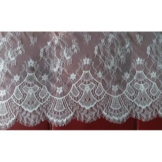 Vải ren mi màu trắng dài 90cm× ngang 80cm (27k)