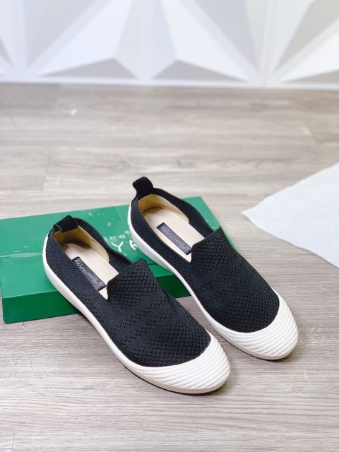 Slip on vải chun đen trắng