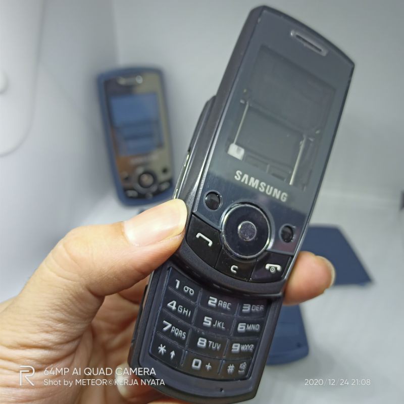 Vỏ Ốp Bảo Vệ Chìa Khóa Xe Hơi Kèm Móc Khóa Thời Trang Cho Samsung Sgh-J700