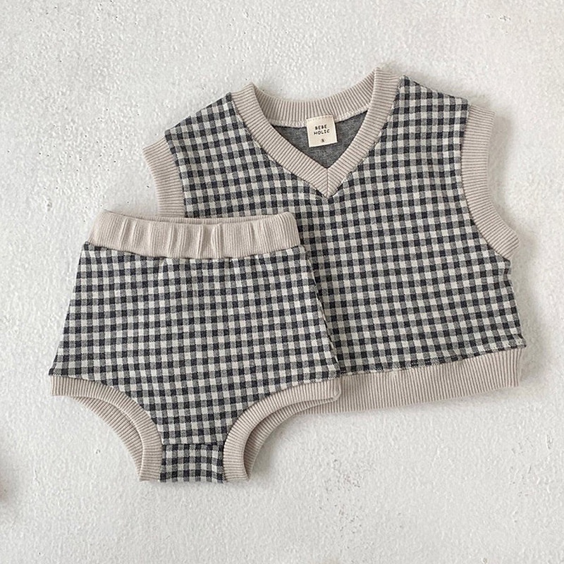 Bộ đồ gồm áo sọc caro và quần dài thời trang cho bé