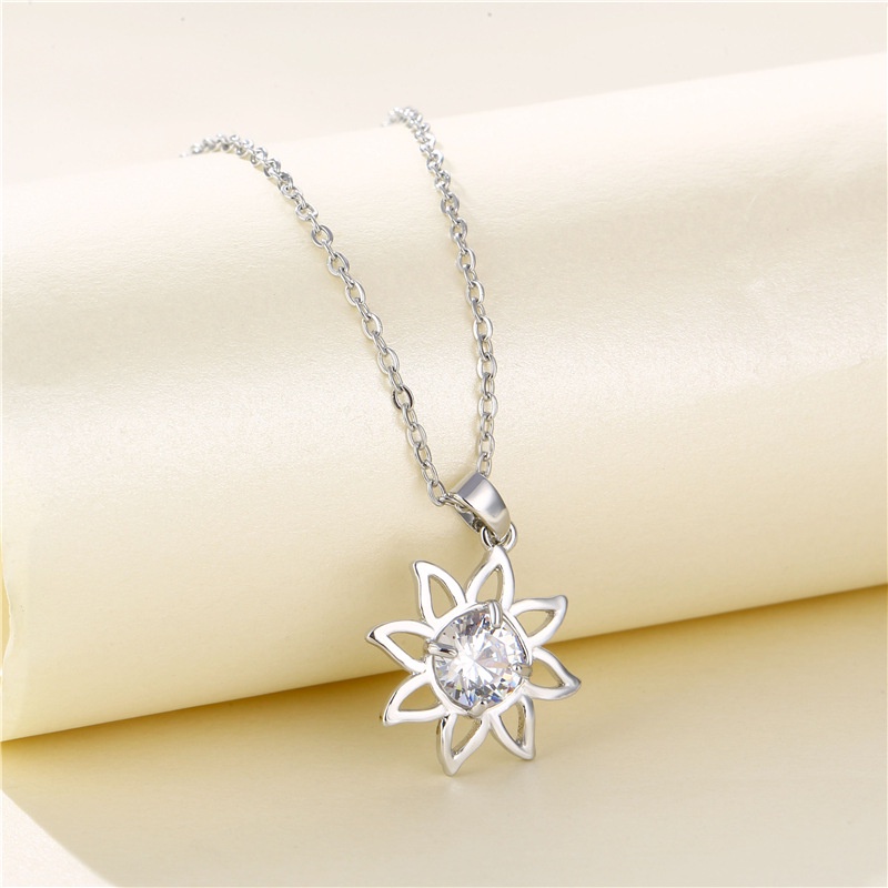 Vòng cổ Mặt Hình Hoa Hướng Dương Đính Ngọc Trai Thời Trang