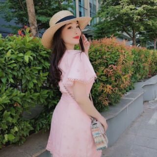 Đầm xô ren tay xoè