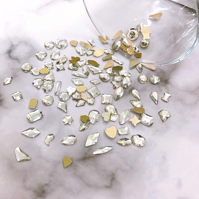 Đá khối chân bằng màu trắng mix size 100 viên,