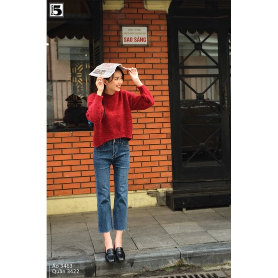 Quần jeans nữ ống đứng gấu cắt cúc đôi Twentyfive 3422