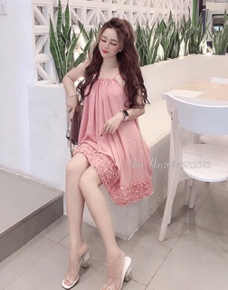 Váy cổ yếm chân bèo