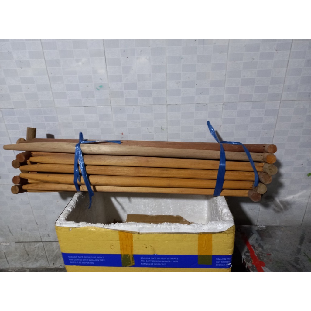 Cán Xẻng xây dựng bằng gỗ tràm