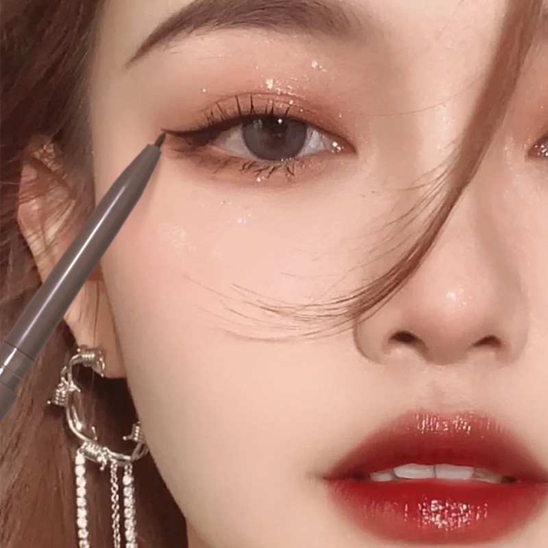[Hàng mới về] Bút kẻ mắt CHARMPAN bắt sáng lấp lánh dạng lỏng mềm mịn như tơ lụa  Nội Địa Trung | BigBuy360 - bigbuy360.vn