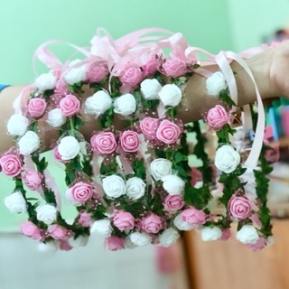 Vòng hoa đội đầu