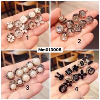 Cài áo hot hỉ