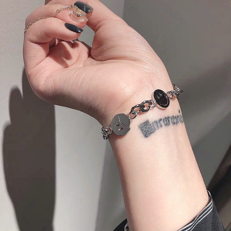 Vòng Tay Thép Titan Thiết Kế Mặt Cười Dễ Thương Cá Tính Dành Cho Nữ