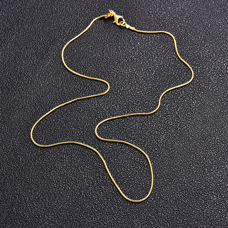 1 Vòng cổ Hình Đôi Môi Rắn Bằng Thép Không Gỉ Mạ Vàng 18K