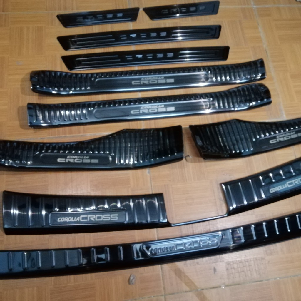 Bộ 8 Nẹp Bước chân Trong + Ngoài và Nẹp cốp Trong + Ngoài Titan dùng cho Xe Toyota Corolla Cross