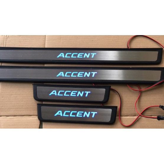 Nẹp bước chân có đèn xe Huyndai Accent 2021