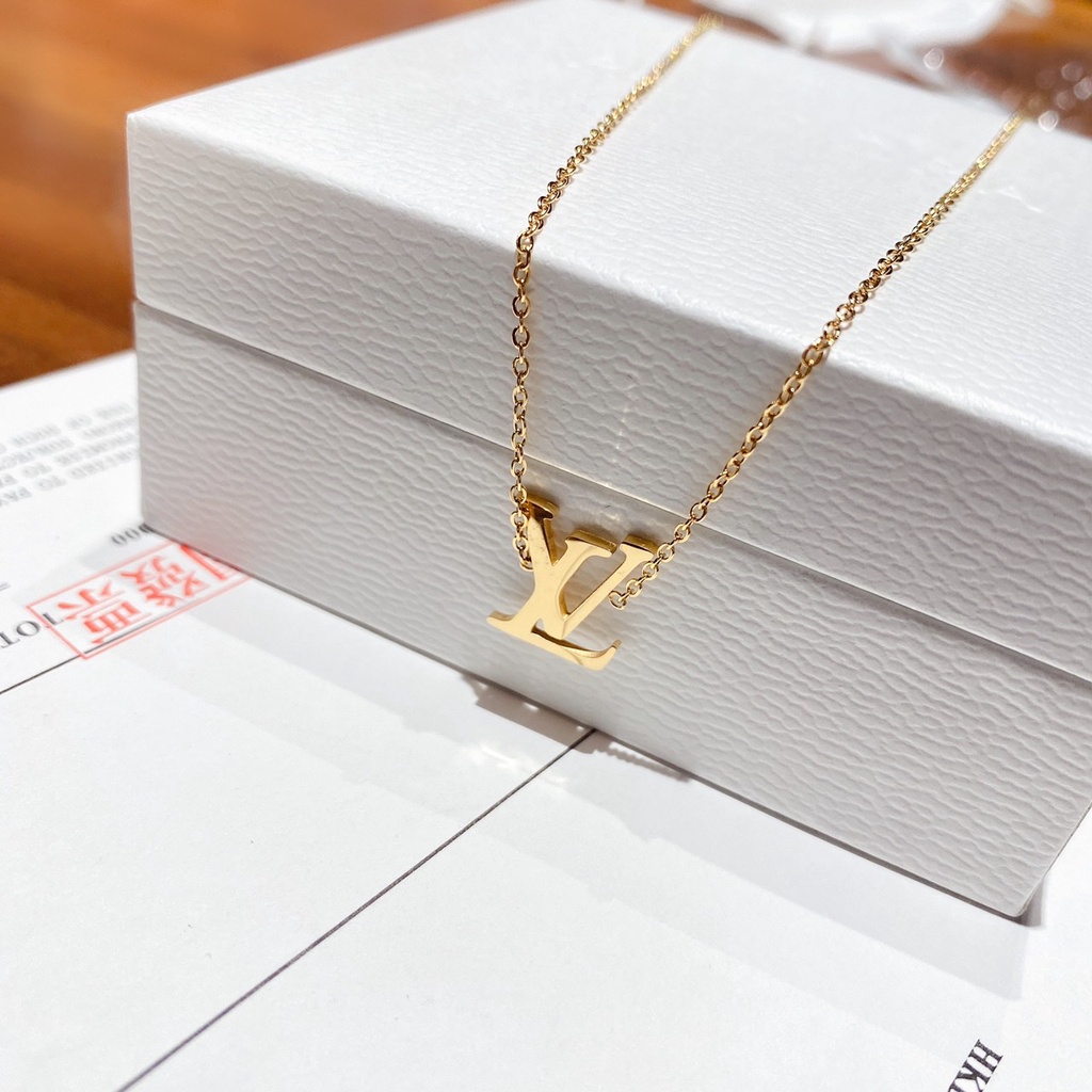 Set dây chuyền, bông tai hình logo LV Titan 2 màu vàng, trắng cao cấp Ròm House không hoen rỉ sang chảnh - ms8979149