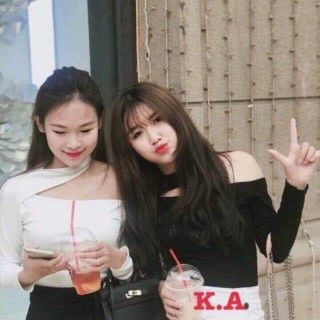 Áo khoét vai 1 bên hot hit chất thun mịn xinh xắn
