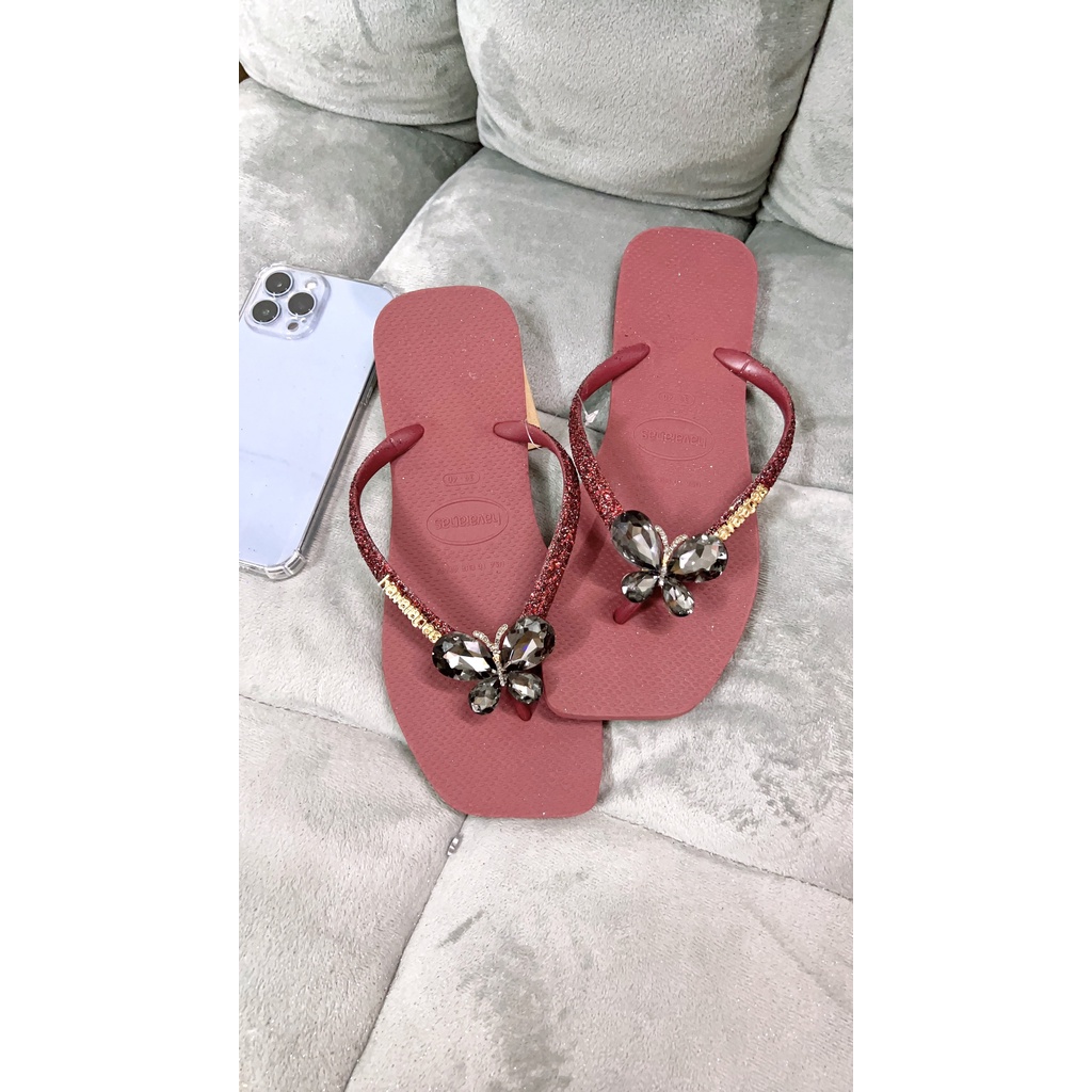 DÉP HAVAI ĐẾ VUÔNG KÈM CHARM PHA LÊ ĐEN