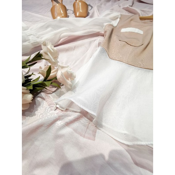 áo sơ mi thiết kế trượt hàn kết hợp voan tơ organza mát thắt nơ cổ tay màu hồng be.