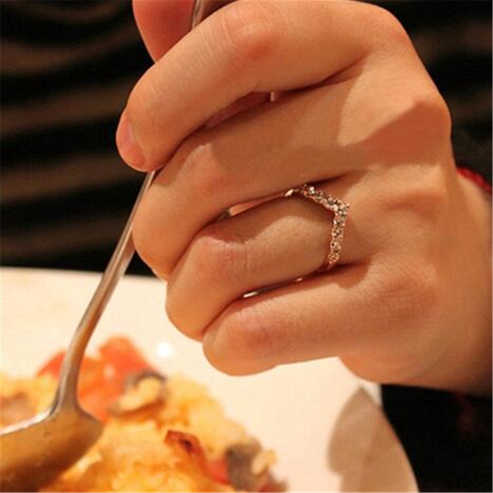 Nhẫn chữ v đính đá phong cách Hàn Quốc cho nữ