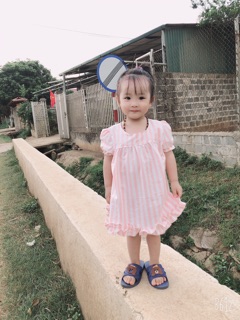 Váy công chúa tự thiết kế kẻ hồng
