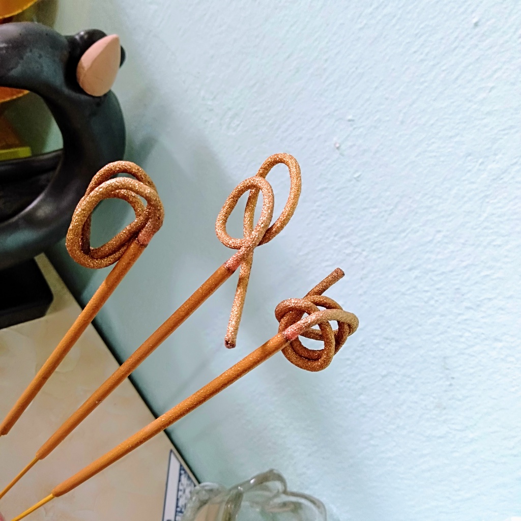 Hương cuộn tàn cong tròn ít khói thơm nhẹ- Tiệm Lộc Phúc
