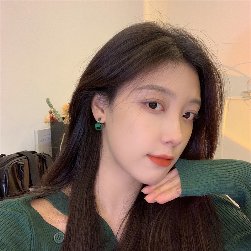 Khuyên tai hình nơ/hoa chất liệu nhung màu xanh lá phong cách Hàn Quốc cổ đIển thờ trang cho nữ f751