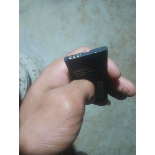 Pin điện thoại Masstel N412 cũ.