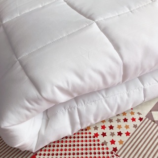 Ruột chăn bông tấm handmade có độ dày của bông là 5cm. Trọng lượng ruột chăn nhẹ nhưng rất ấm và phù hợp khí hậu mọi nơi