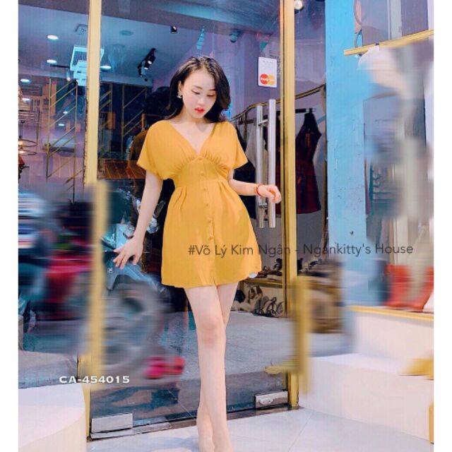 Đầm cổ v nút bọc