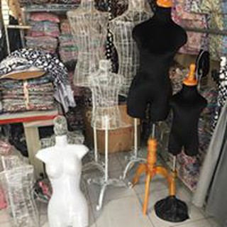 Manocanh nhung nữ chân gỗ