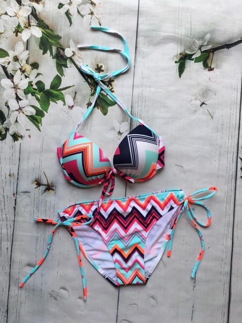 Bikini hai mảnh họa tiết hoa lá cột chéo sexy