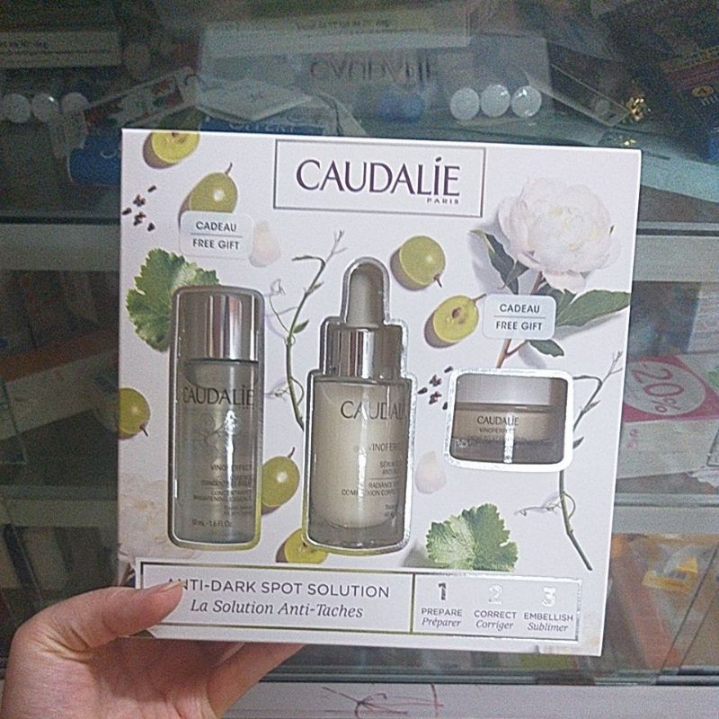 set dưỡng da mờ nám caudalie