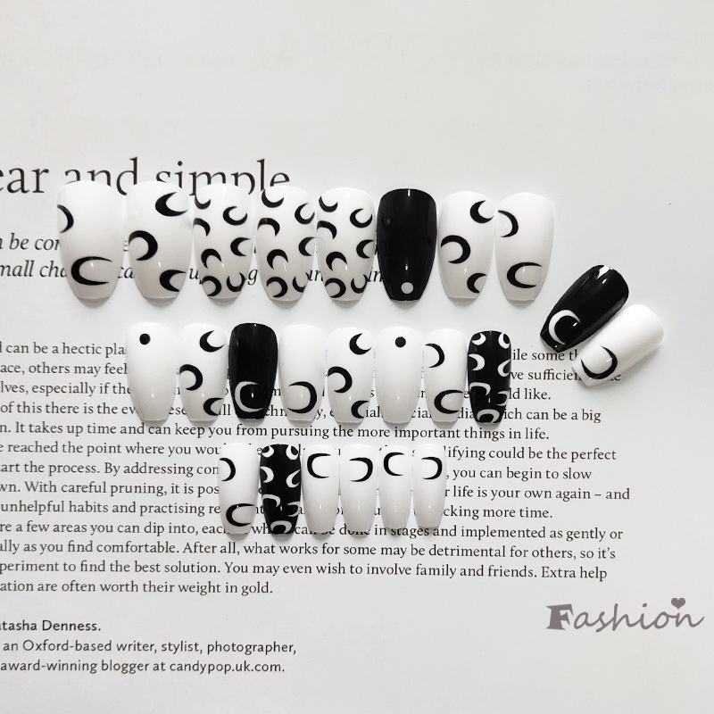 Set 24 móng tay giả màu trắng đen sành điệu cho nữ