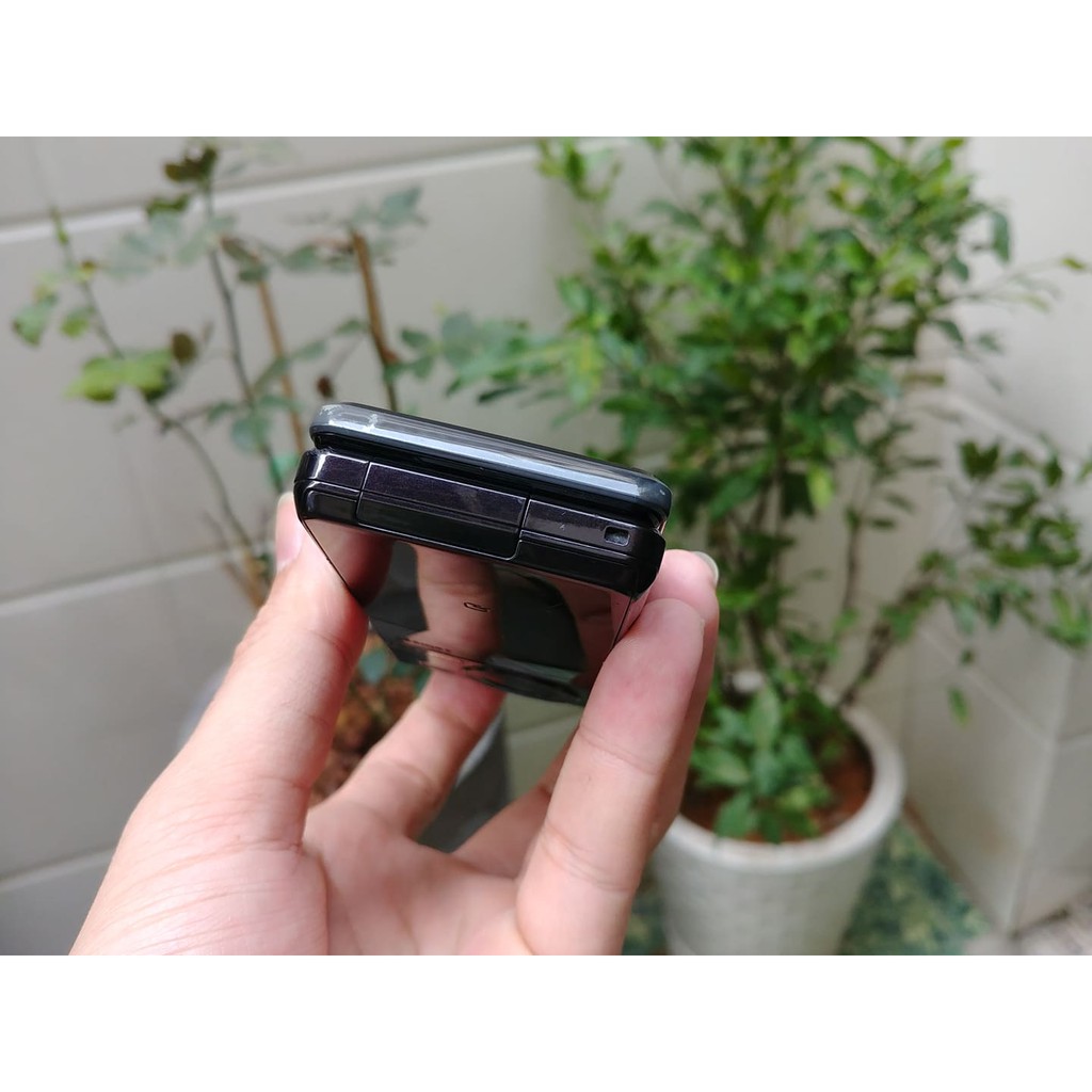 Điên thoại Sharp SH-03A màu đen