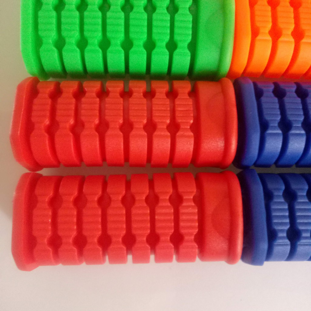 CẶP GÁC CHÂN TRƯỚC CAO SU MÀU CHO DREAM ,WAVE ,CUB