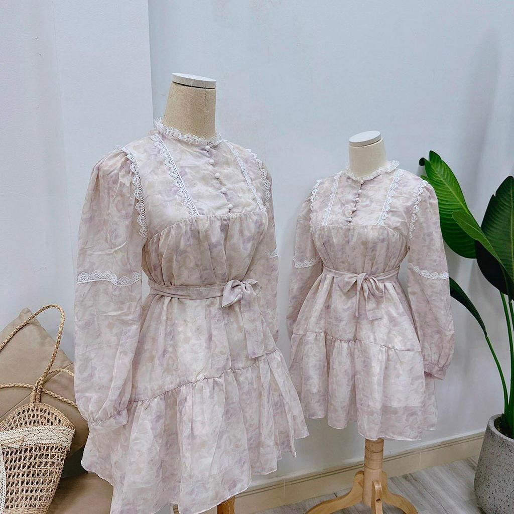 ĐẦM BABYDOLL HOA TÍM VIỀN REN KÈM DÂY NƠ EO