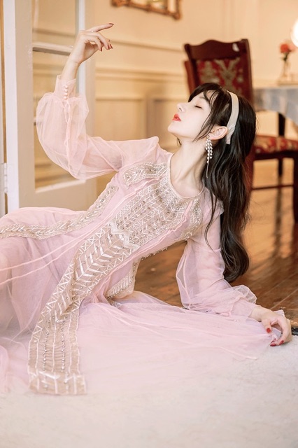 Đầm ren dài dáng xoè thêu hoạ tiết qccc