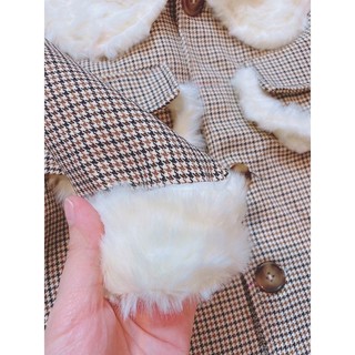 Áo dạ lót phao cổ lông cho bé.