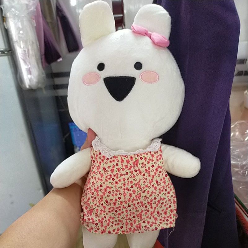 Bạn thỏ trắng tinh, cực xinh, đeo tạp dề cà rốt cao 40cm y hình, like new 99,99%🐰🐾🐾🐾🐰