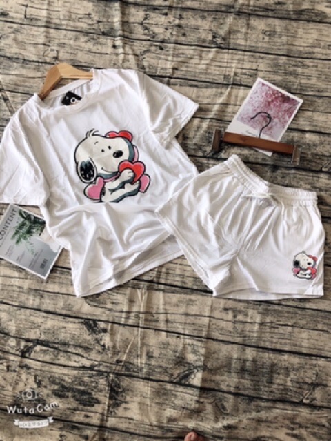 Bộ nữ thun vải cotton cộc tay quần short đùi in hình cún snoopy | BigBuy360 - bigbuy360.vn