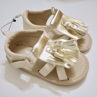 Sandal tua rua H M cho bé